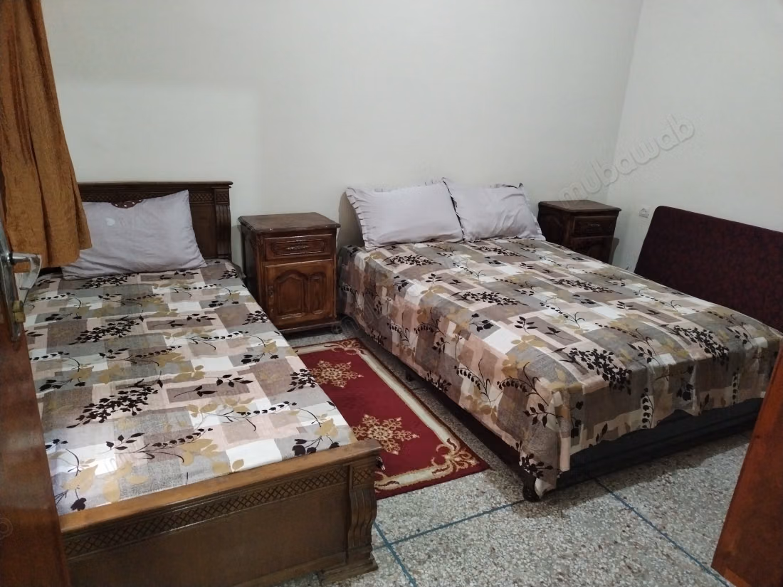 Appartement de vacances de location journalière à Hay Mohammadi.
Surface totale 75 m².
Porte blindée, antenne parabolique