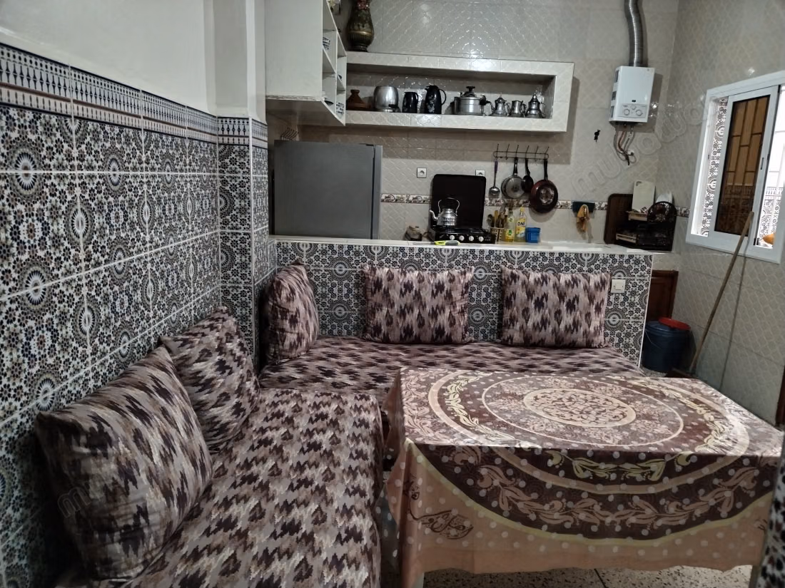 Appartement de vacances de location journalière à Hay Mohammadi.
Surface totale 75 m².
Porte blindée, antenne parabolique