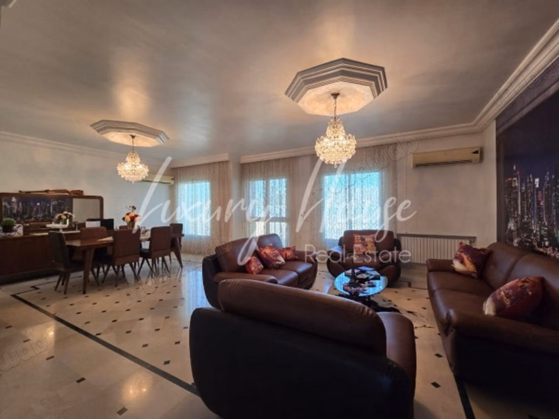 Spacieuse villa S7 avec piscine à la Soukra