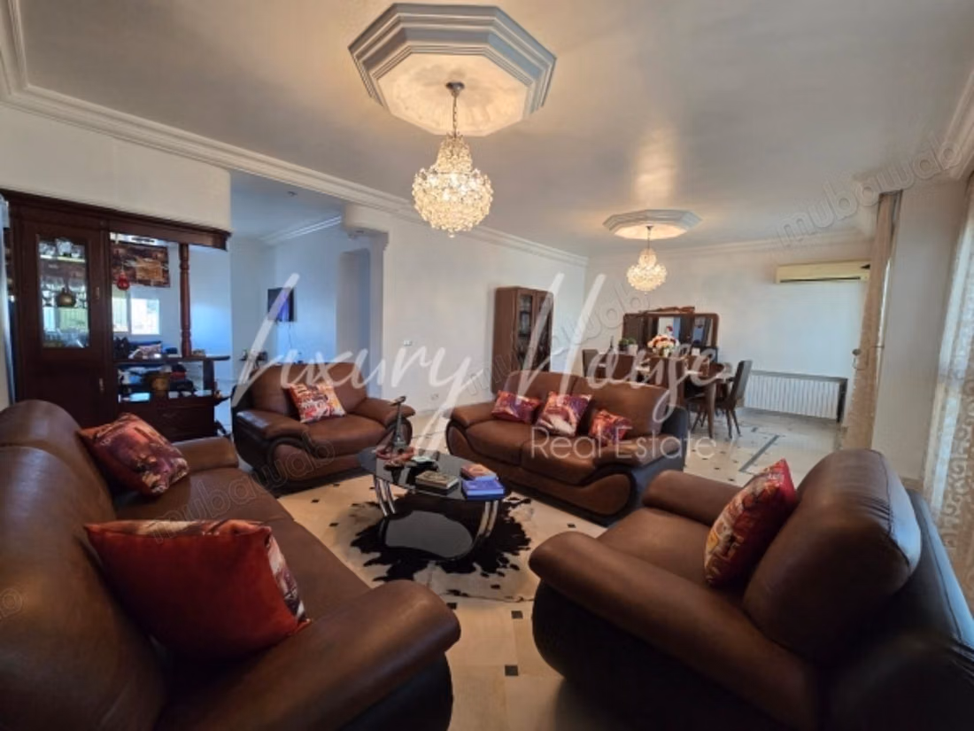 Spacieuse villa S7 avec piscine à la Soukra
