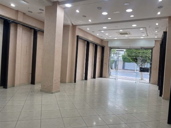Hermoso local en venta en Saniat Errmel. Superficie de 130 m²