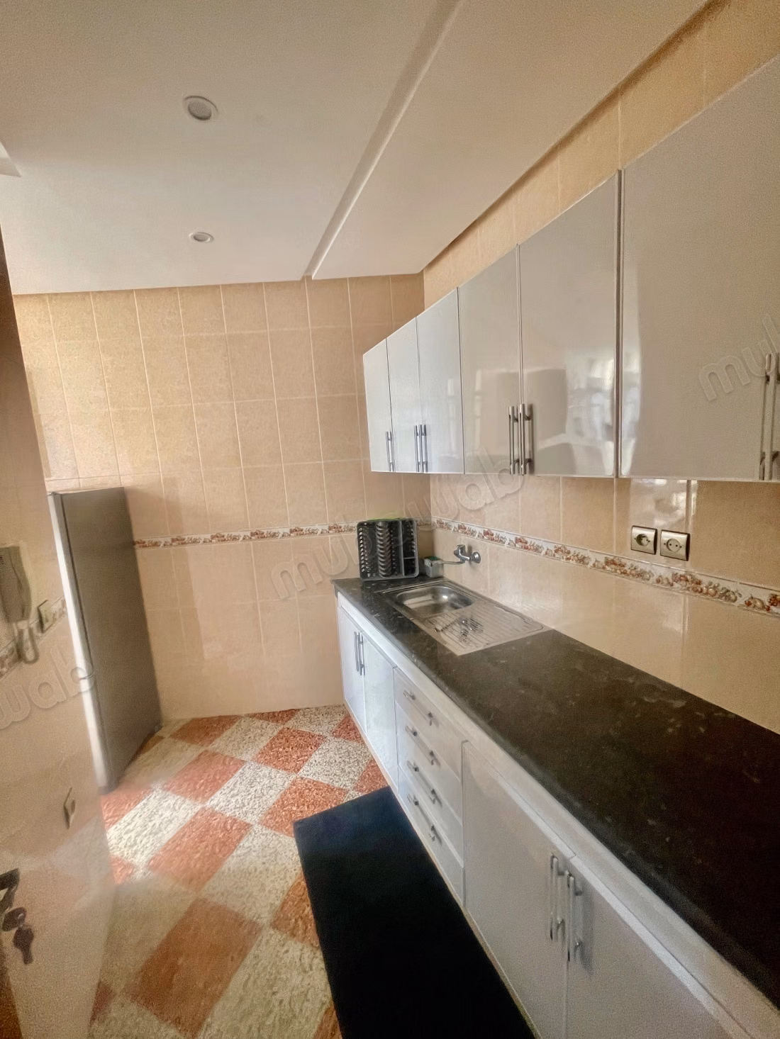 Louez cet appartement à Tanja Balia. 
2 chambres agréables. 
Meublé