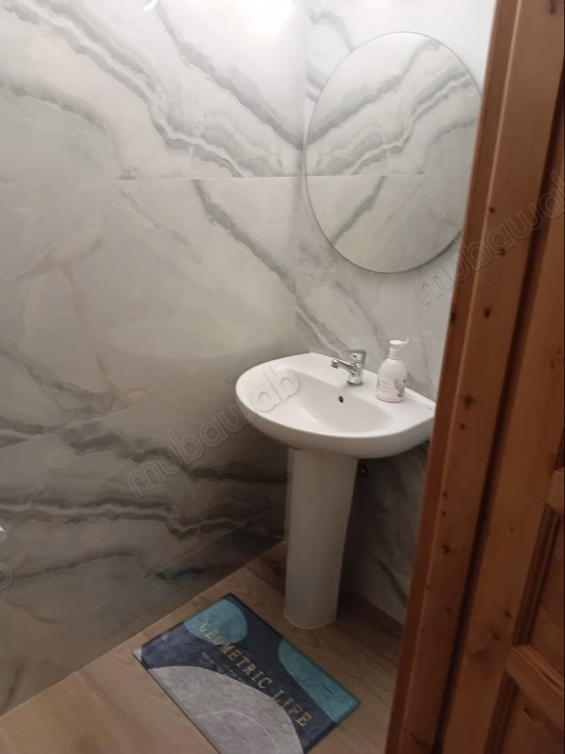 Cherchez des appartements à vendre à Iberie. 4 belles chambres. Bien meublé