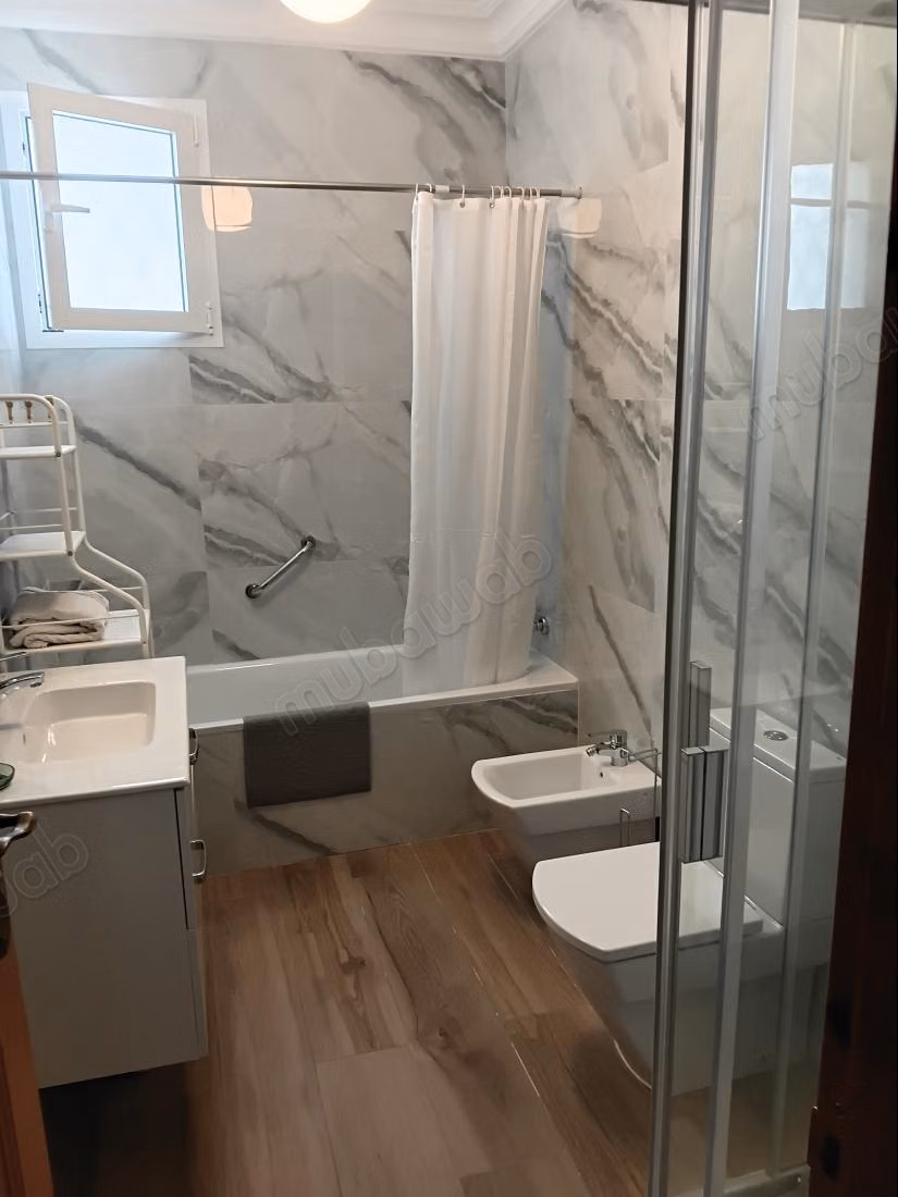 Cherchez des appartements à vendre à Iberie. 4 belles chambres. Bien meublé