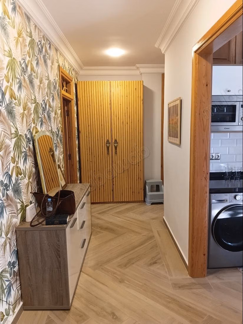 Cherchez des appartements à vendre à Iberie. 4 belles chambres. Bien meublé