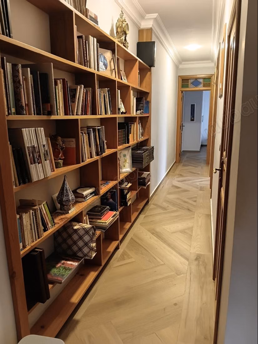 Cherchez des appartements à vendre à Iberie. 4 belles chambres. Bien meublé