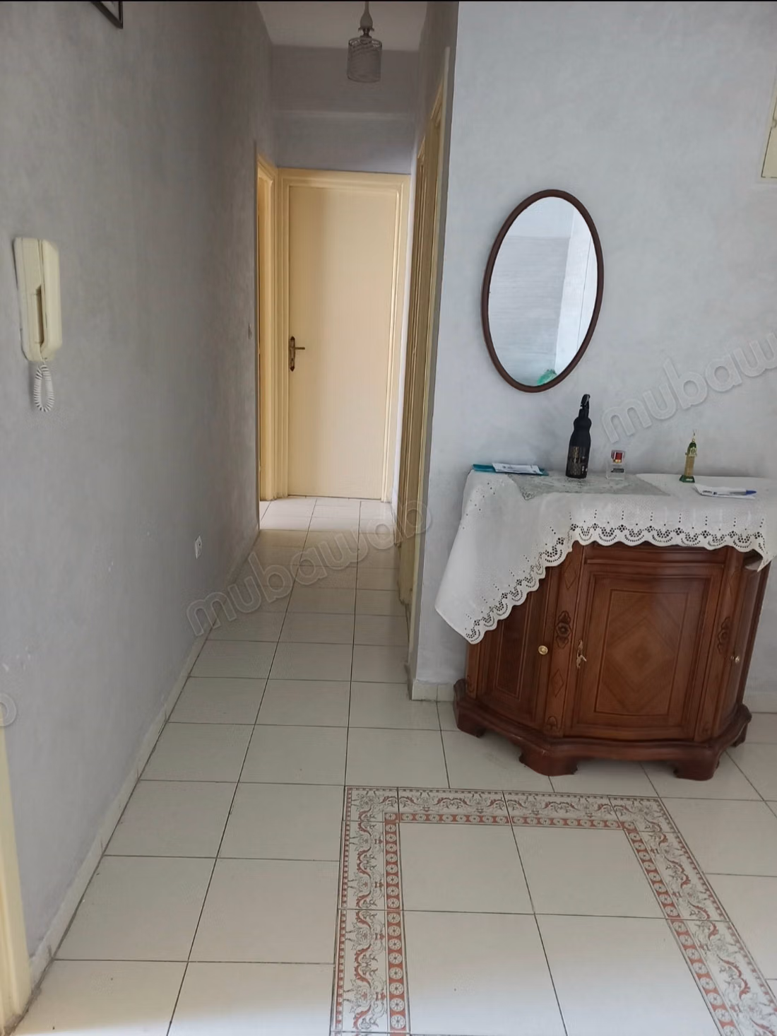 Vend appartement à Oulfa.
Superficie 57 m².
Bien meublé