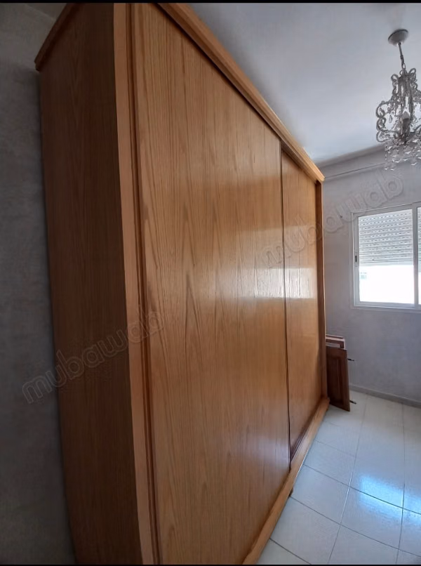 Vend appartement à Oulfa.
Superficie 57 m².
Bien meublé