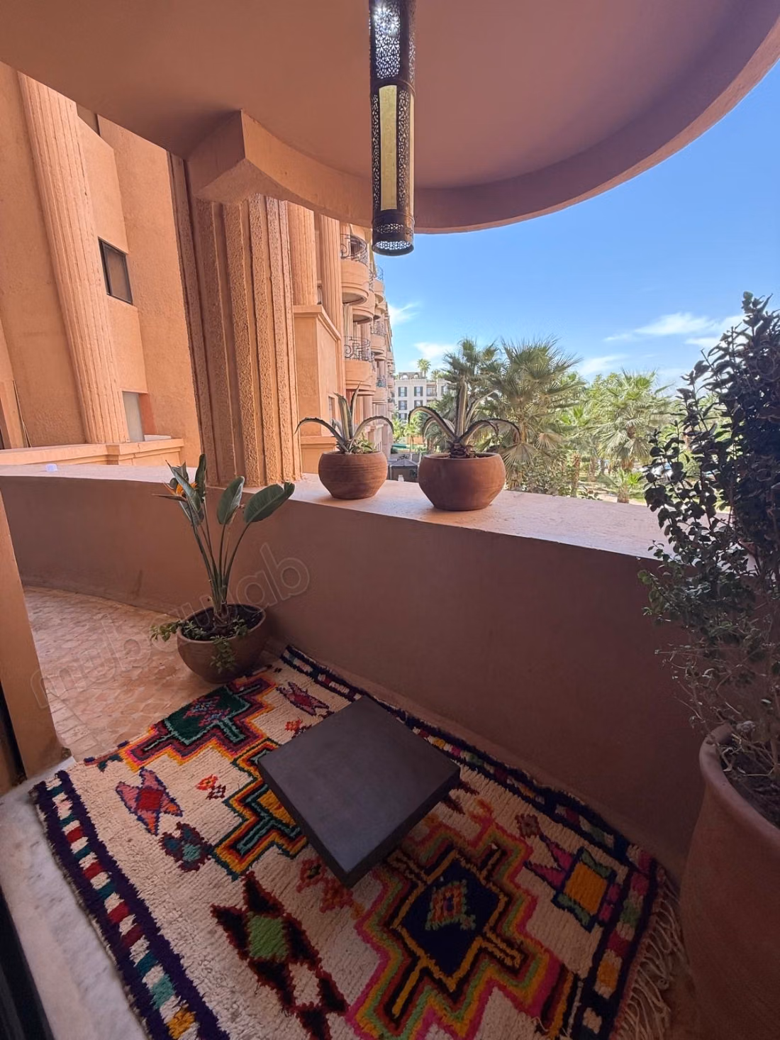 Superbe appartement à vendre à Hivernage. Surface totale 200 m². Piscine et air conditionné