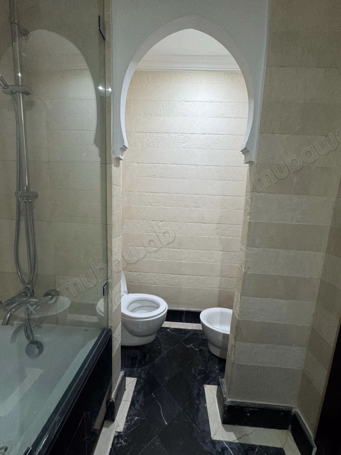 Superbe appartement à vendre à Hivernage. Surface totale 200 m². Piscine et air conditionné