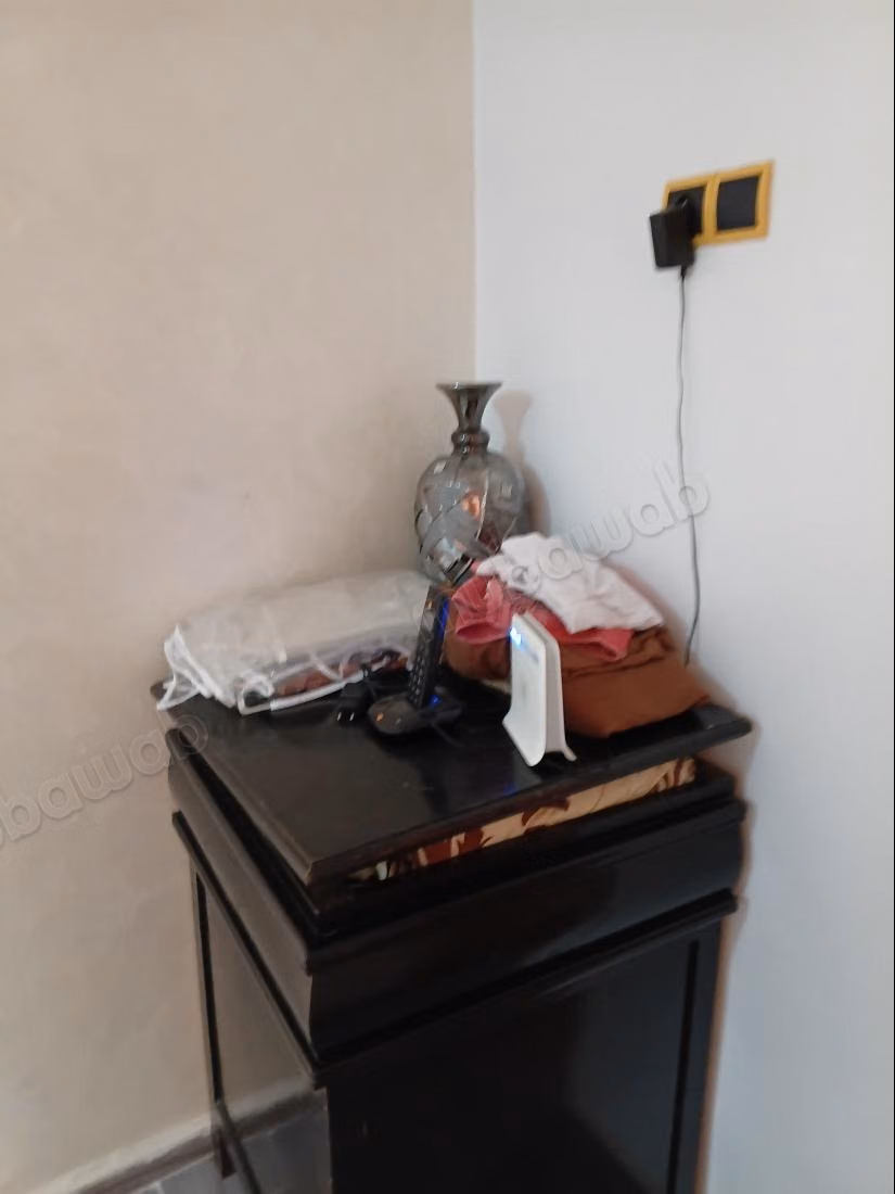 Maison à l'achat à Bir Rami Ouest. 
6 grandes pièces. 
Jardin et terrasse