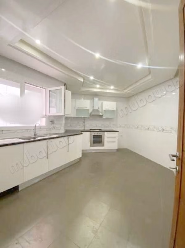 Appartamento in affitto a El Menzah 7. Superficie di 150 m²