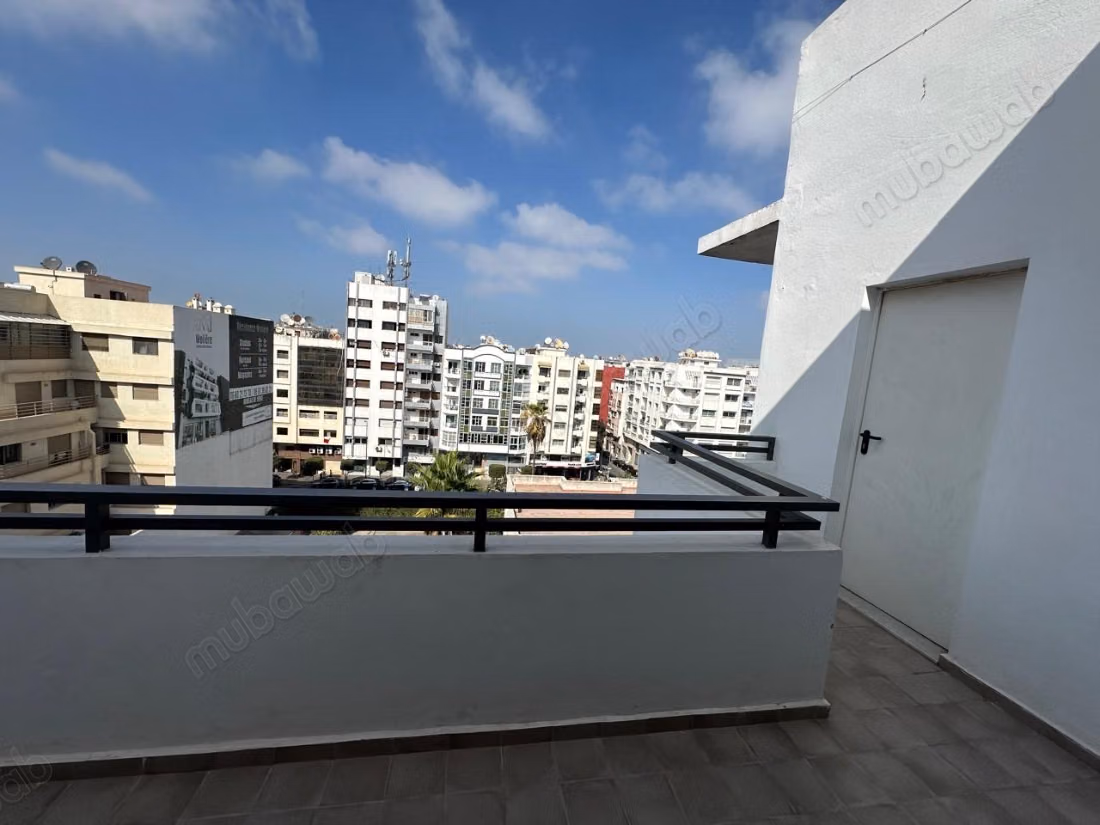Appartement en location à Les Hôpitaux. 
1 Pièce. 
Meublé