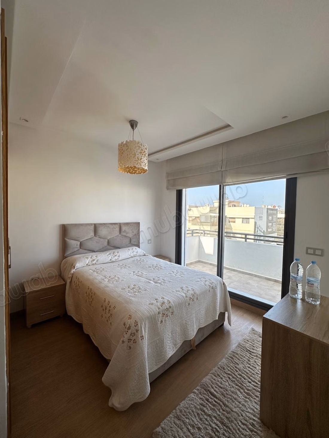 Appartement en location à Les Hôpitaux. 
1 Pièce. 
Meublé