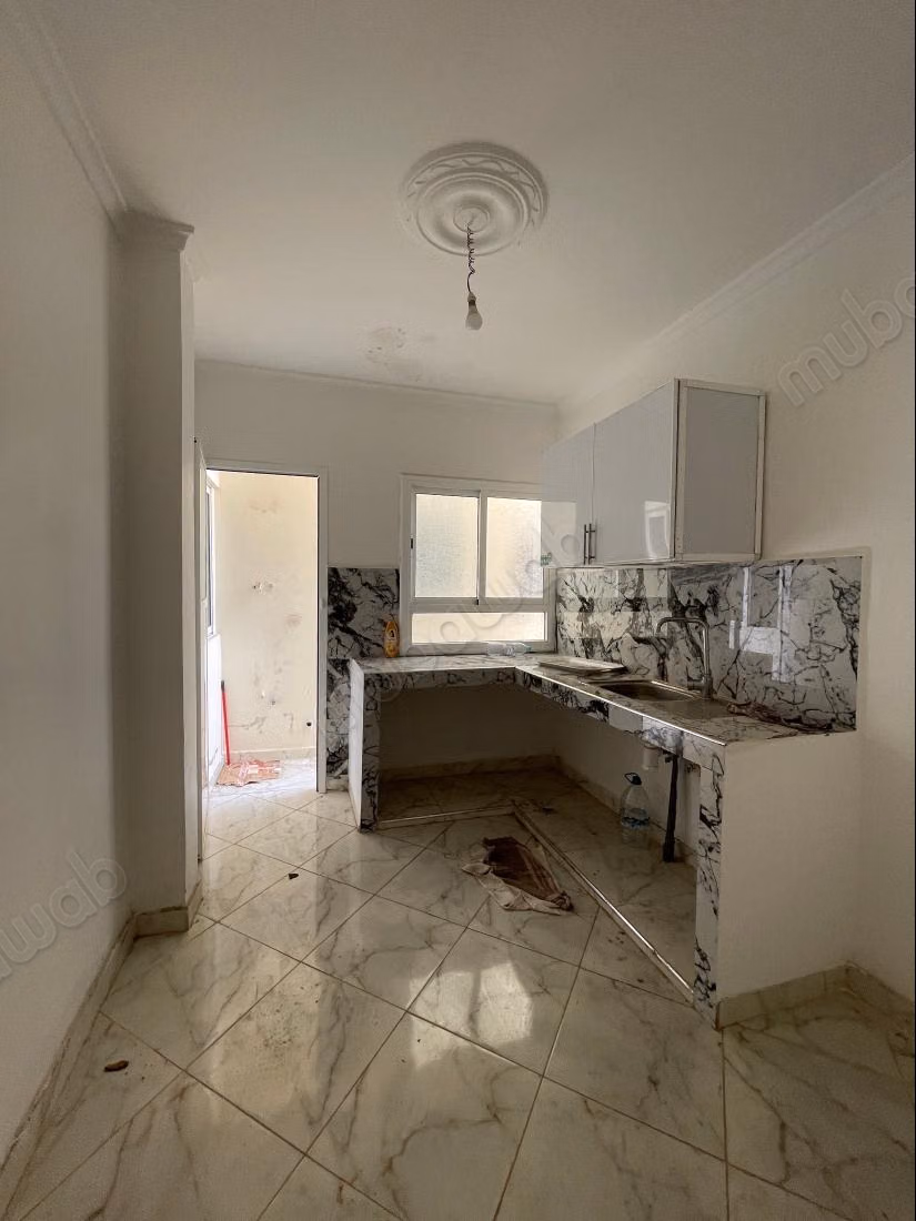 Appartement à louer à Larache. 2 belles chambres. Système de parabole et résidence sécurisée
