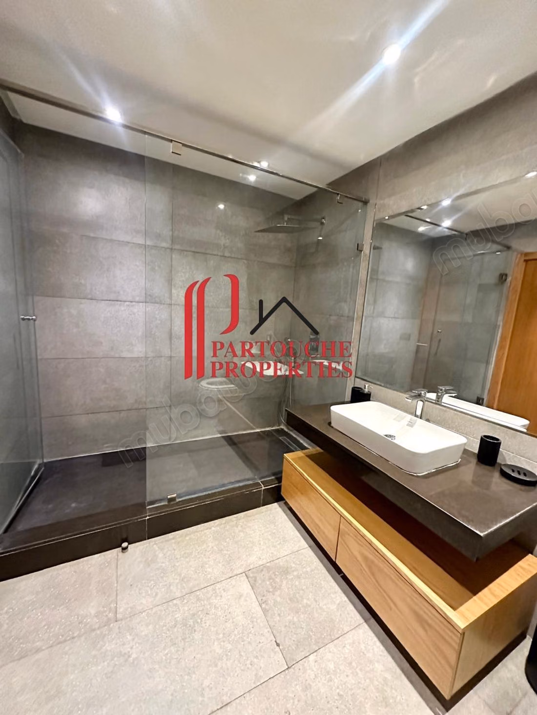 3 camere da letto con stanza personale. Arredato 220m² Gauthier terrazza