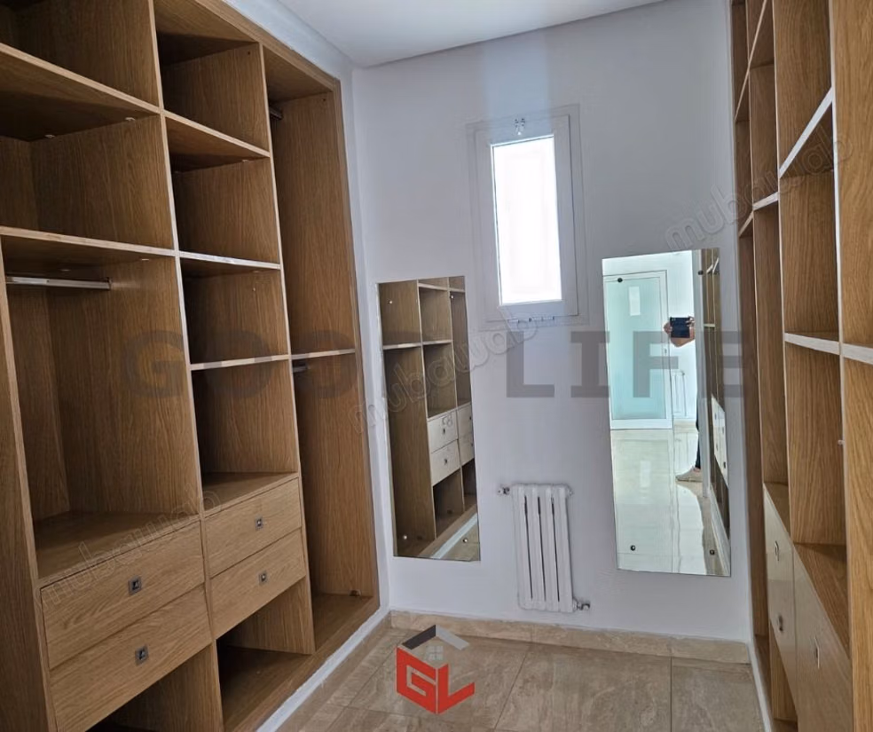 A vendre un appartement en s4 rénové à Menzah 4