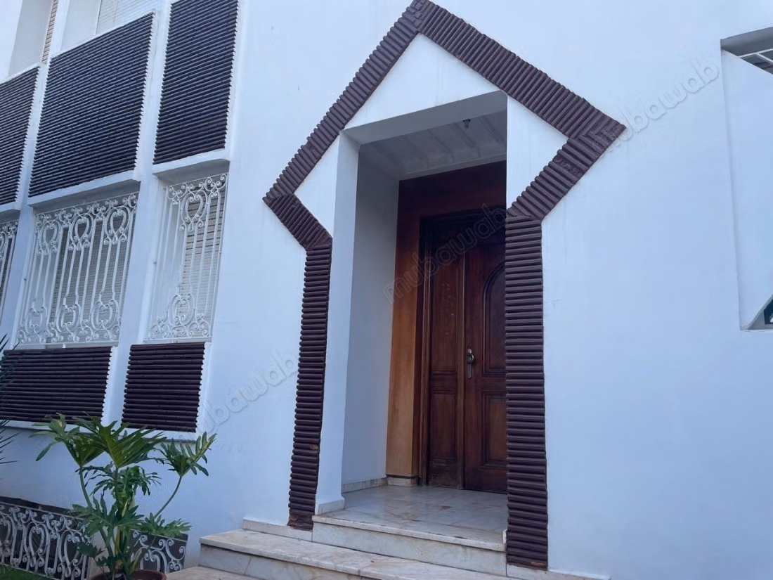 Villa 3 façades à vendre 
sidi maarouf 
mandarona