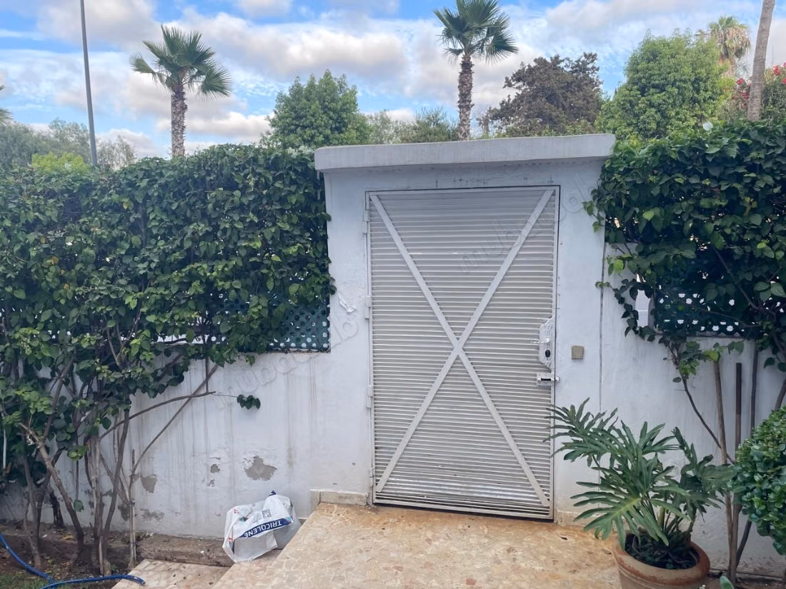 Villa 3 façades à vendre 
sidi maarouf 
mandarona