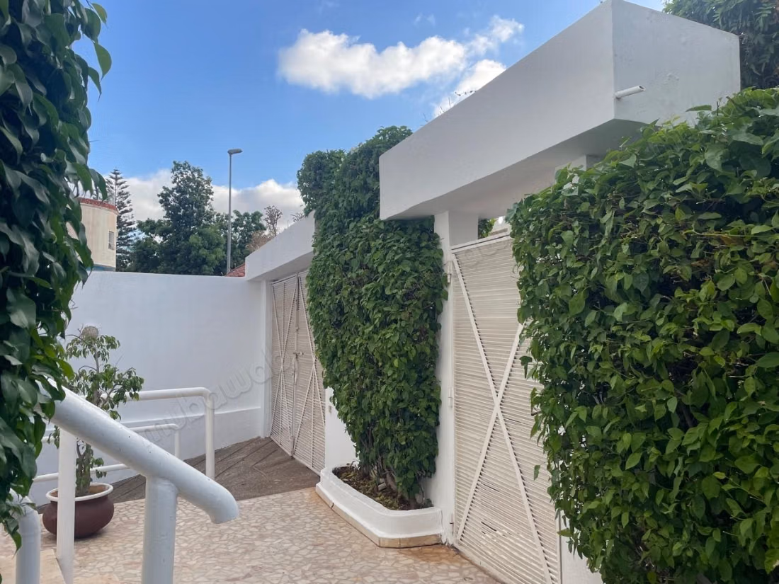 Villa 3 façades à vendre 
sidi maarouf 
mandarona