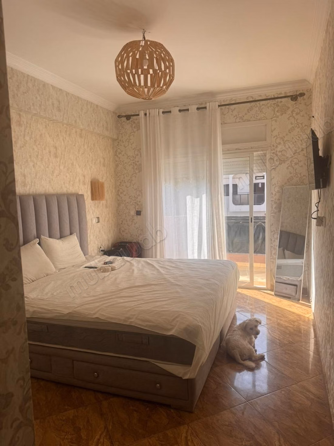 Superbe appartement à vendre à Amicales. 
3 pièces confortables. 
Porte blindée, sécurité