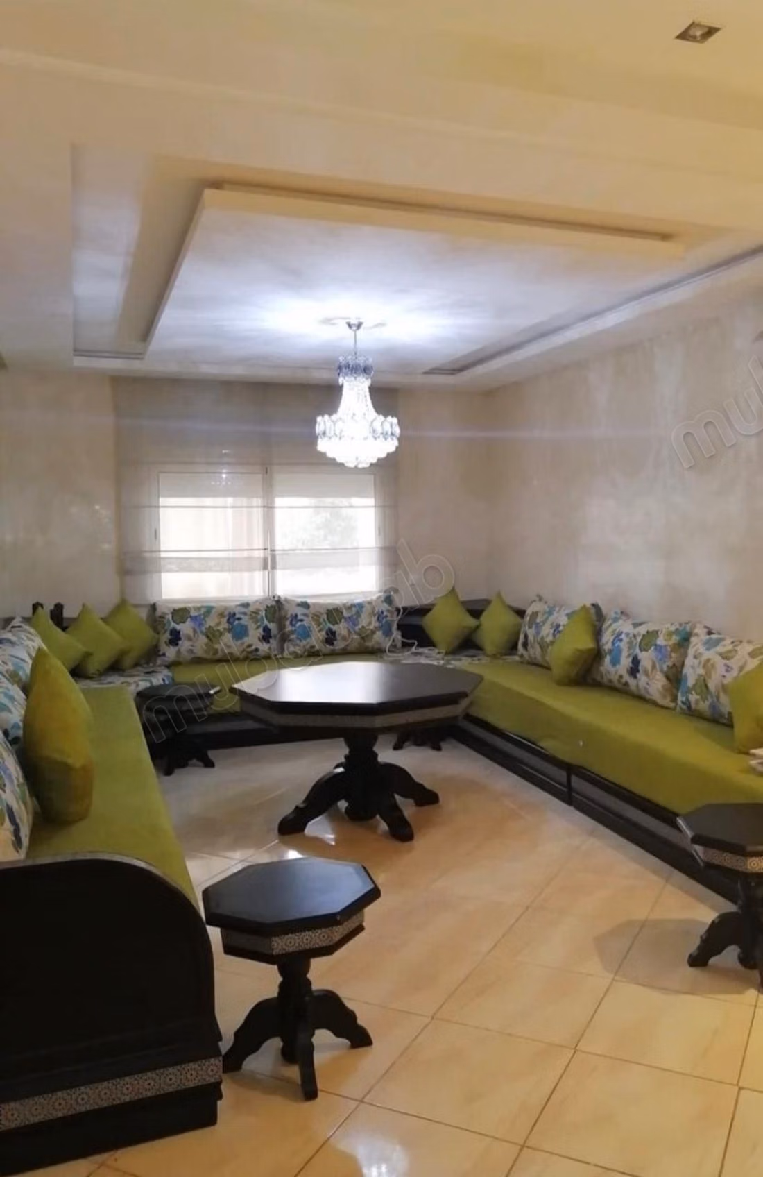 Superbe appartement à vendre à Amicales. 
3 pièces confortables. 
Porte blindée, sécurité