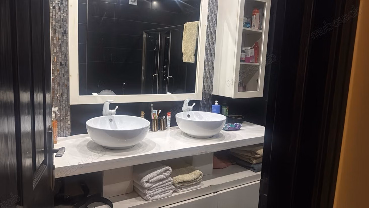 Superbe appartement à vendre à Amicales. 
3 pièces confortables. 
Porte blindée, sécurité
