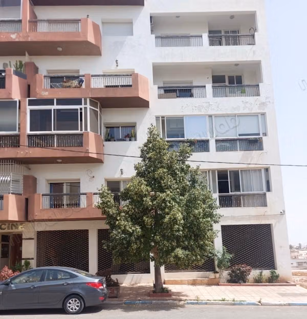 Superbe appartement à vendre à Amicales. 
3 pièces confortables. 
Porte blindée, sécurité