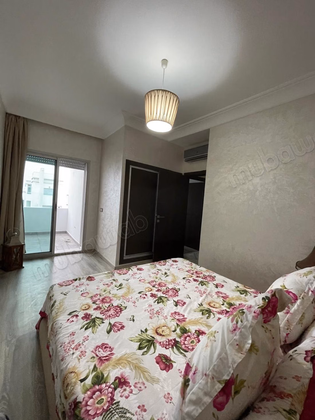 Très bel appartement en location à La Siesta. 
2 belles chambres. 
Meublé