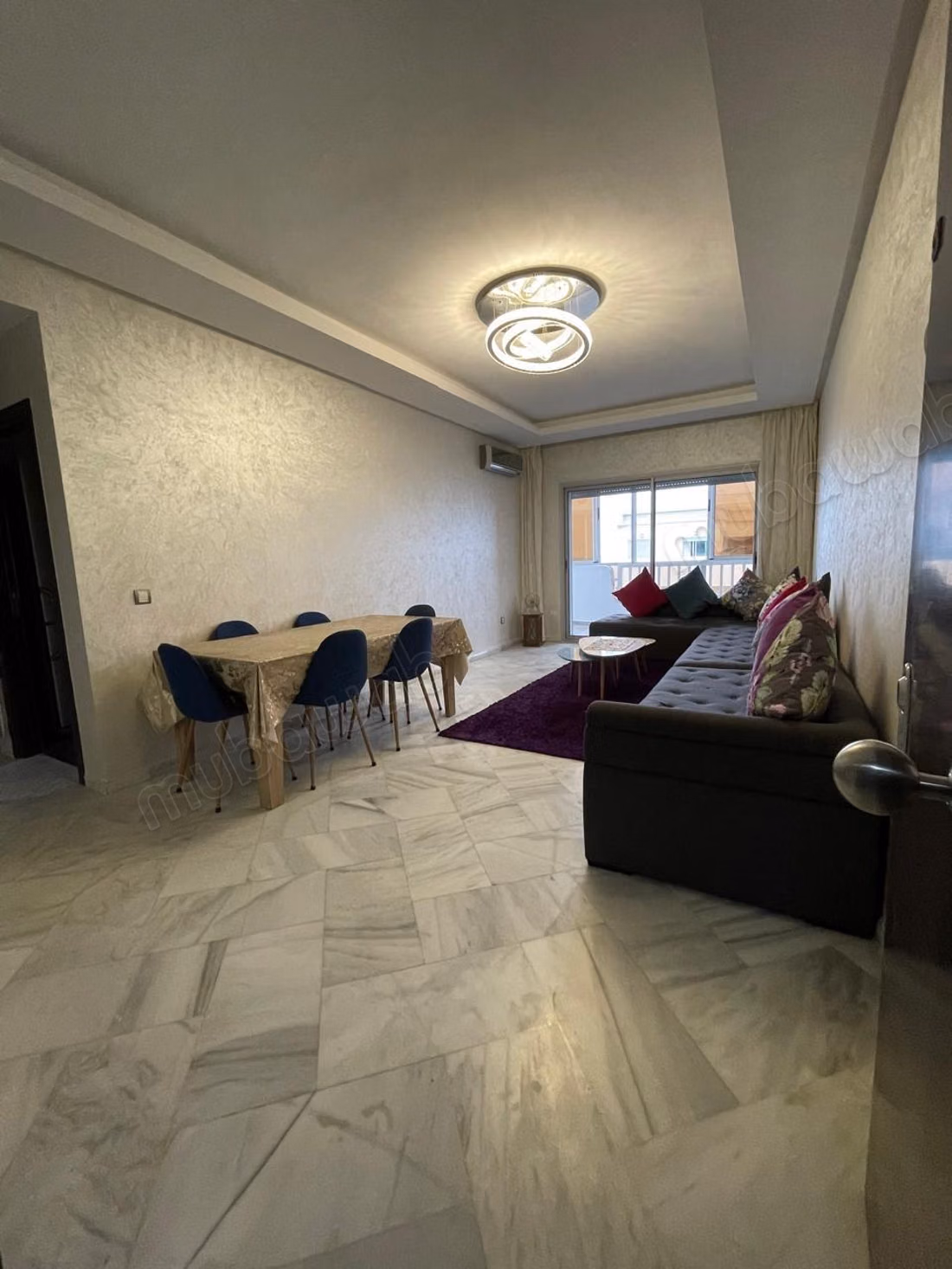 Très bel appartement en location à La Siesta. 
2 belles chambres. 
Meublé