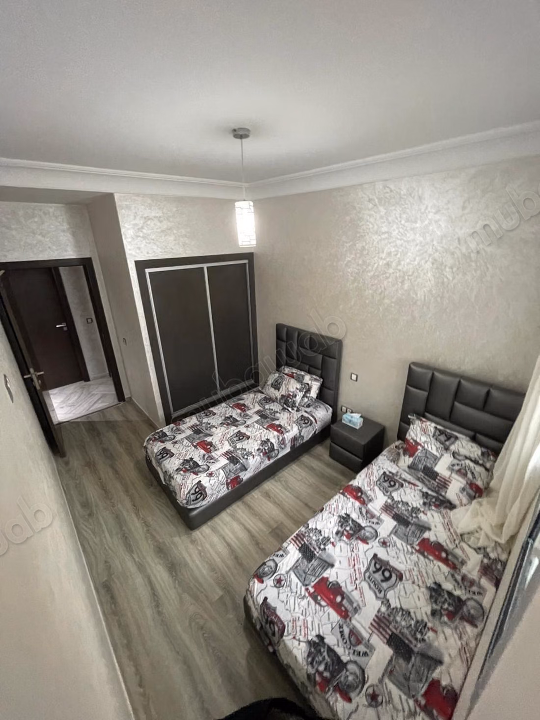 Très bel appartement en location à La Siesta. 
2 belles chambres. 
Meublé