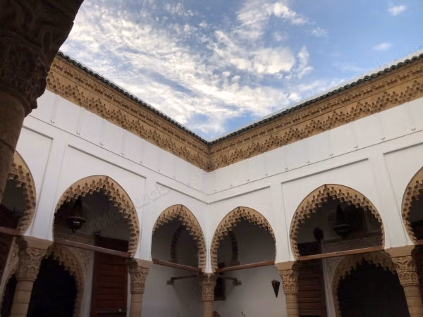 Trouvez votre riad à acheter à Médina.
Surface totale 722 m².
Système de climatisation