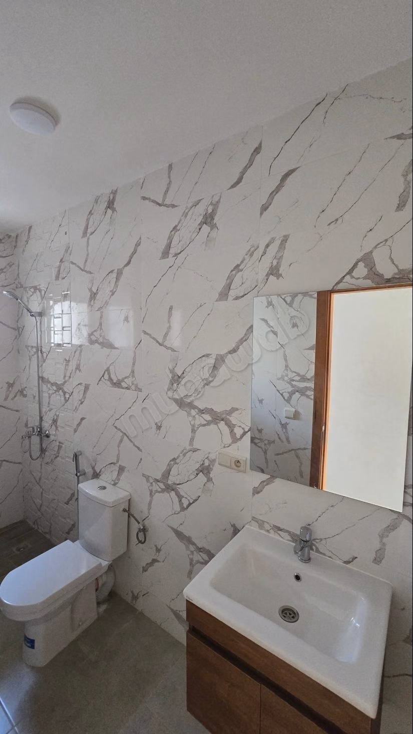 Apartamento en venta en Martil. 2 hermosas habitaciones. Jardín y terraza