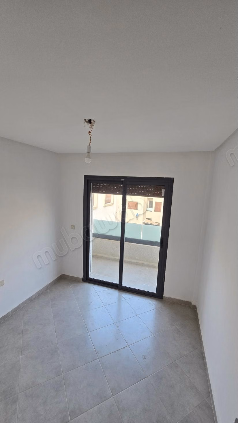 Apartamento en venta en Martil. 2 hermosas habitaciones. Jardín y terraza