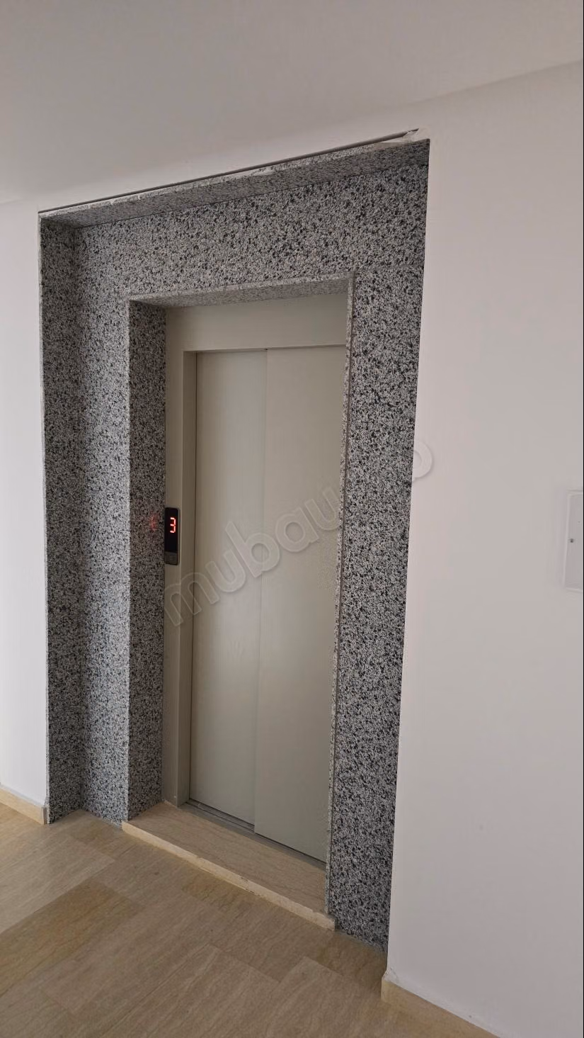 Apartamento en venta en Martil. 2 hermosas habitaciones. Jardín y terraza