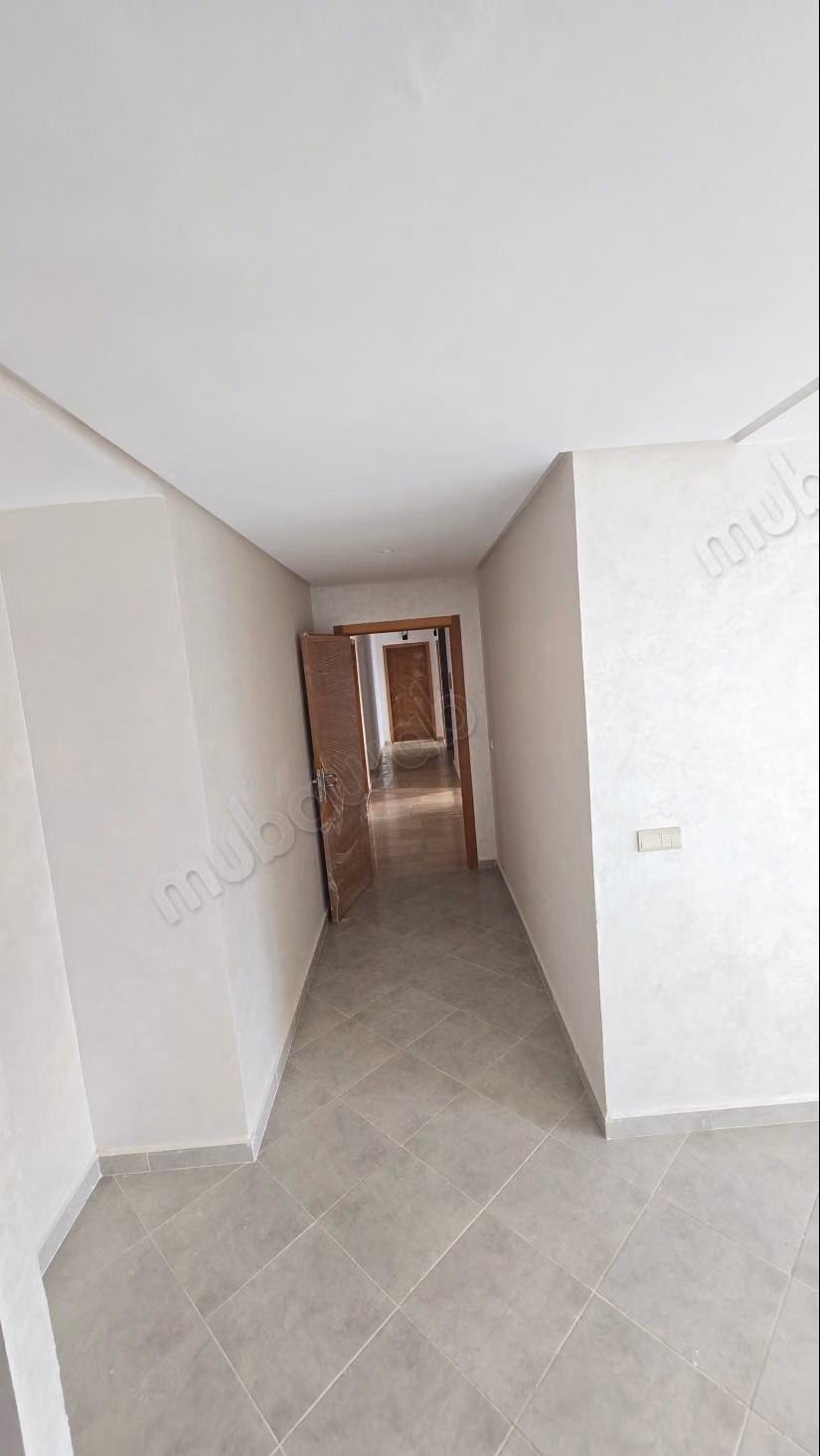 Apartamento en venta en Martil. 2 hermosas habitaciones. Jardín y terraza