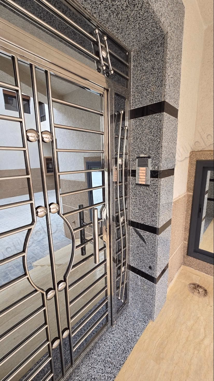 Appartement en vente à Martil. Surface de 82 m². Avec ascenseur et terrasse