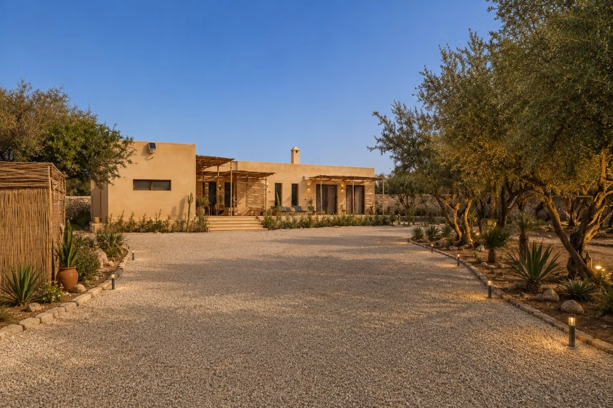 Villa de standing meublée avec piscine et jardin