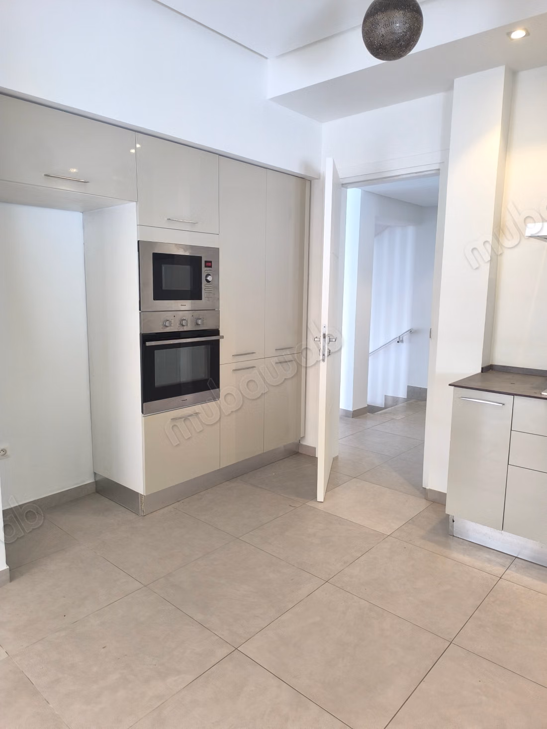 Villa de luxe à louer à La Marsa Ville. 4 chambres. Cheminée et service de conciergerie