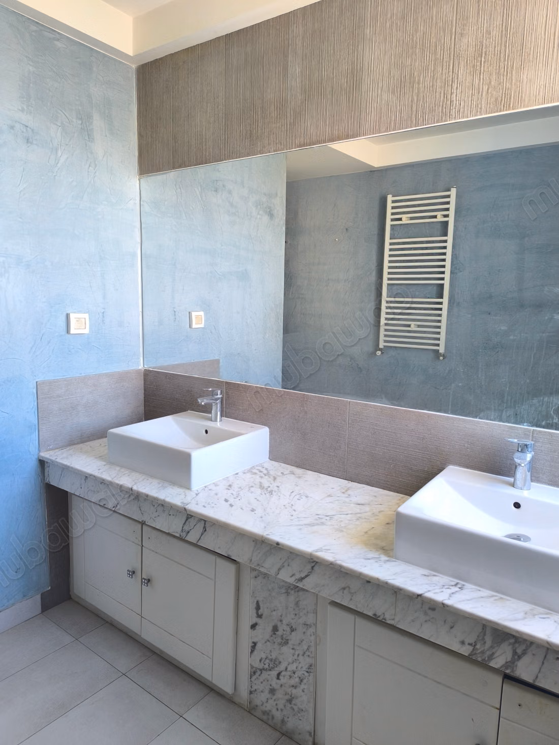 Villa de luxe à louer à La Marsa Ville. 4 chambres. Cheminée et service de conciergerie