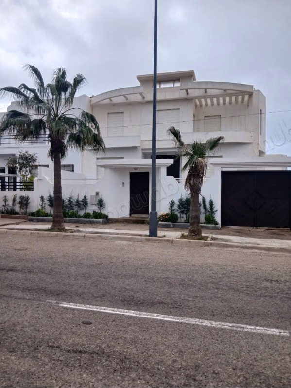 Villa à vendre de 278m² avec jardin située à Founty 
Sonaba