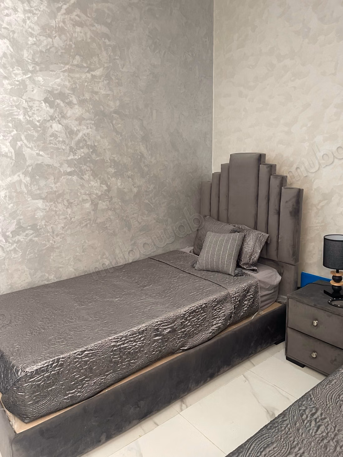 Appartement à louer à Bab Al Bahar. 3 chambres. Porte sécurisée, quartier sécurisé