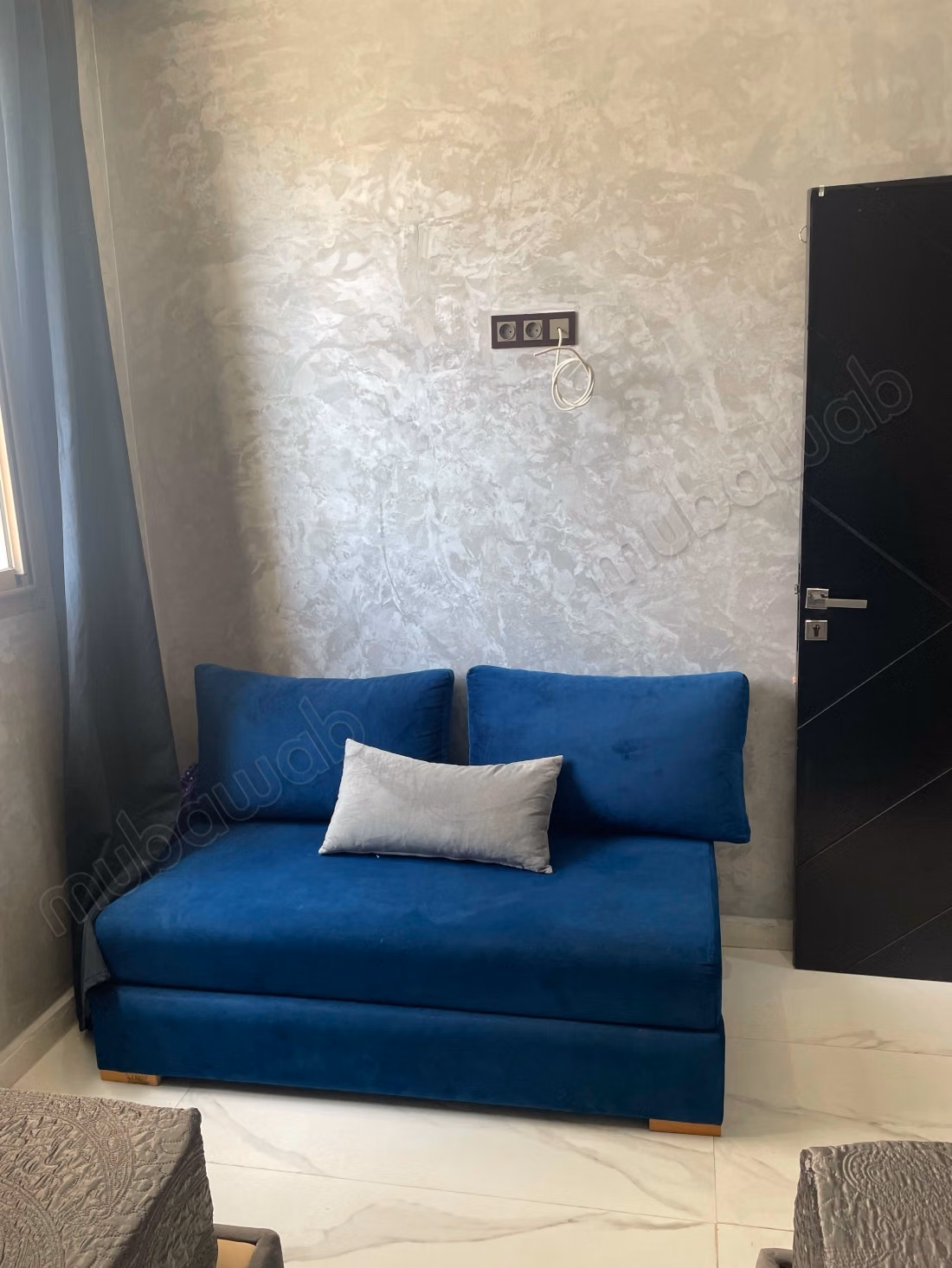 Appartement à louer à Bab Al Bahar. 3 chambres. Porte sécurisée, quartier sécurisé
