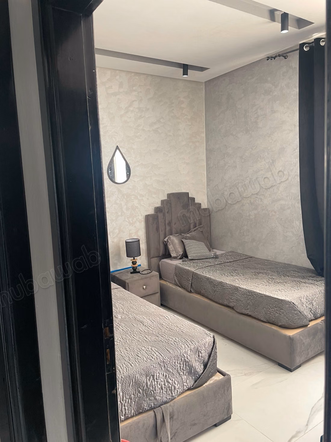 Appartement à louer à Bab Al Bahar. 3 chambres. Porte sécurisée, quartier sécurisé