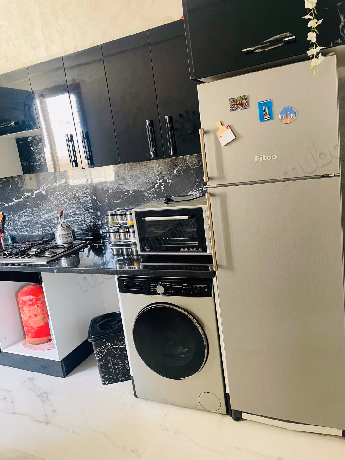Appartement à louer à Bab Al Bahar. 3 chambres. Porte sécurisée, quartier sécurisé