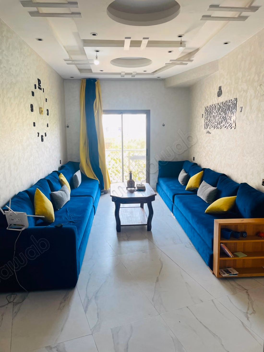 Appartement à louer à Bab Al Bahar. 3 chambres. Porte sécurisée, quartier sécurisé