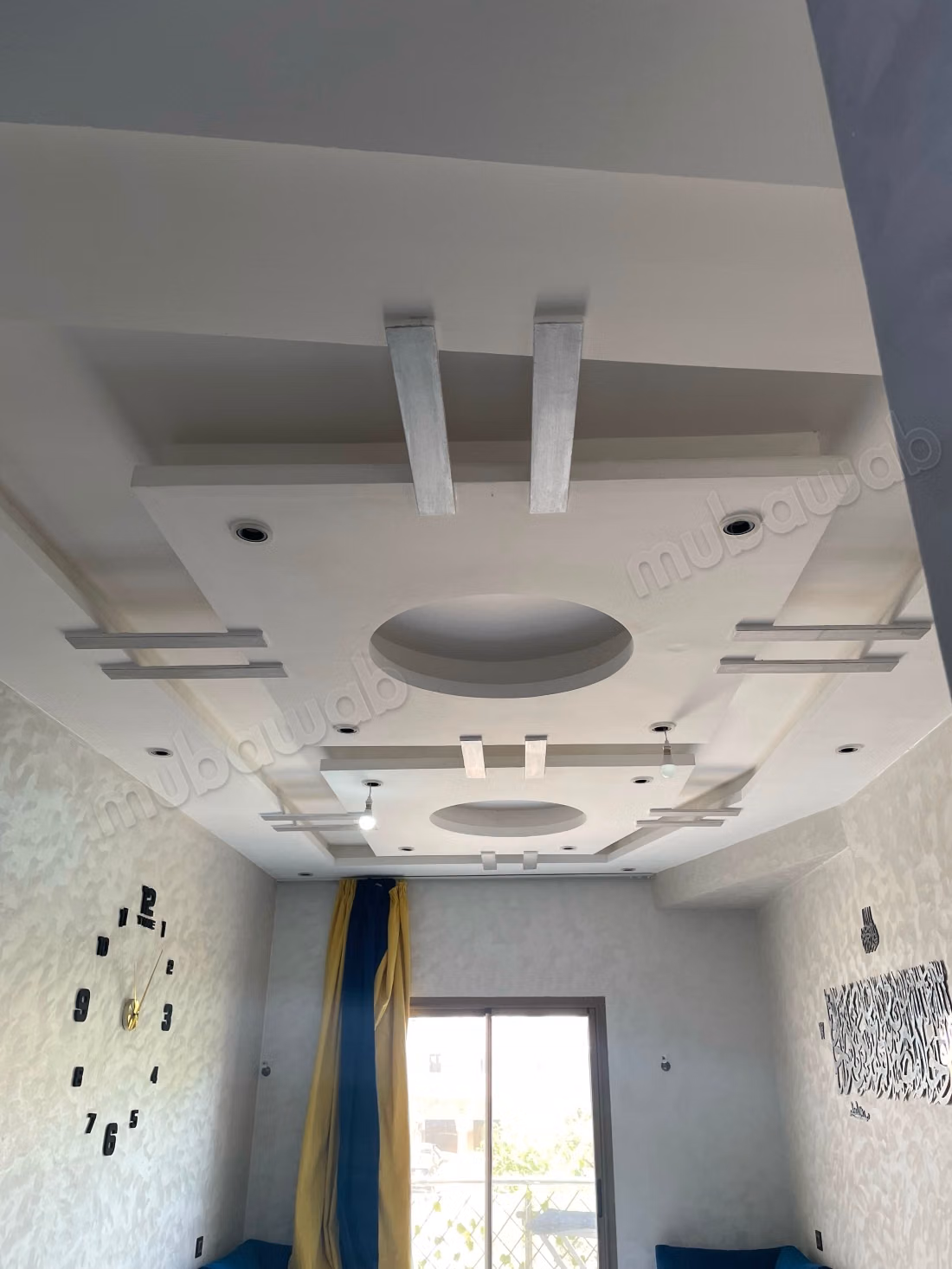 Appartement à louer à Bab Al Bahar. 3 chambres. Porte sécurisée, quartier sécurisé
