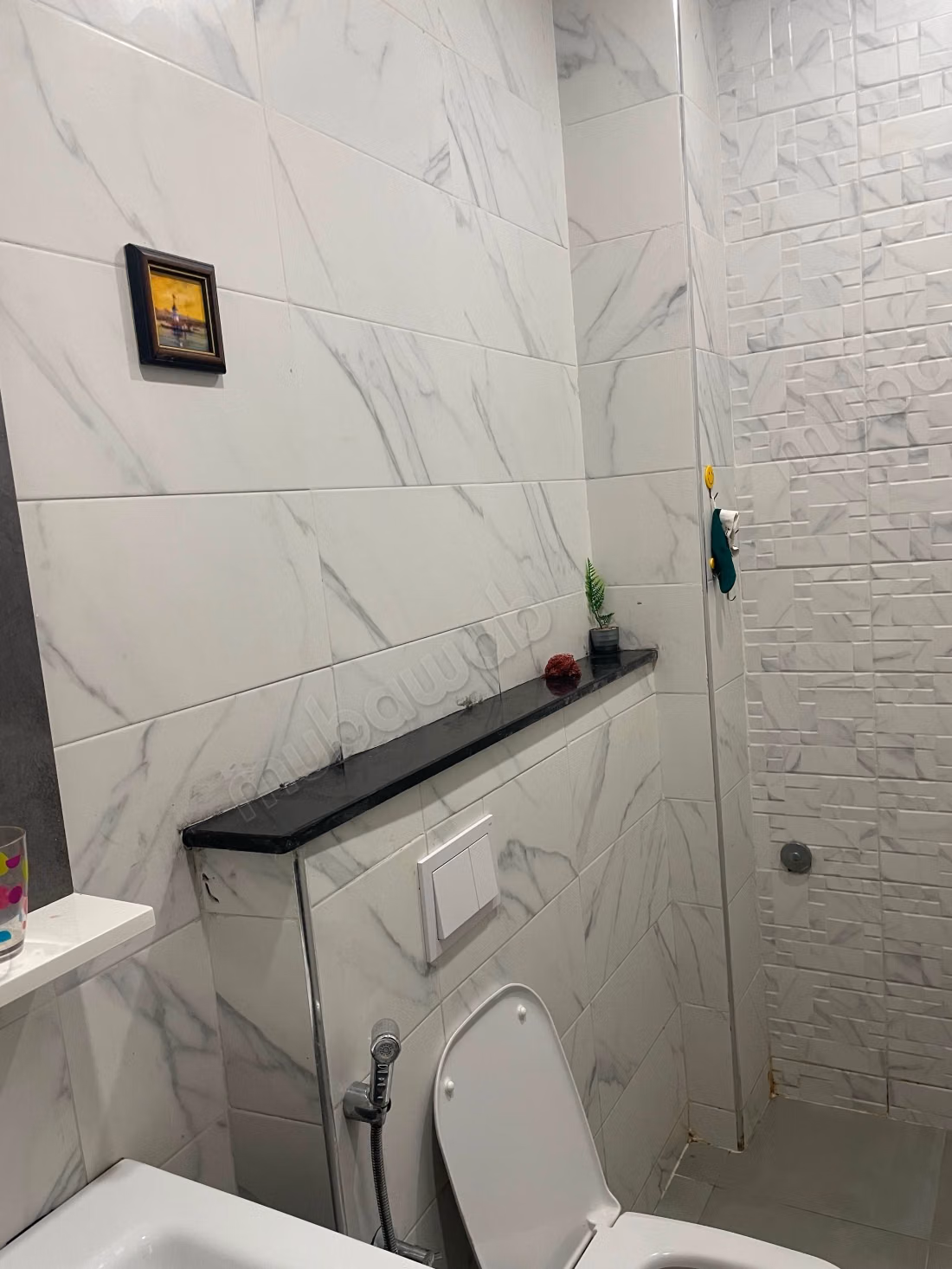Appartement à louer à Bab Al Bahar. 3 chambres. Porte sécurisée, quartier sécurisé