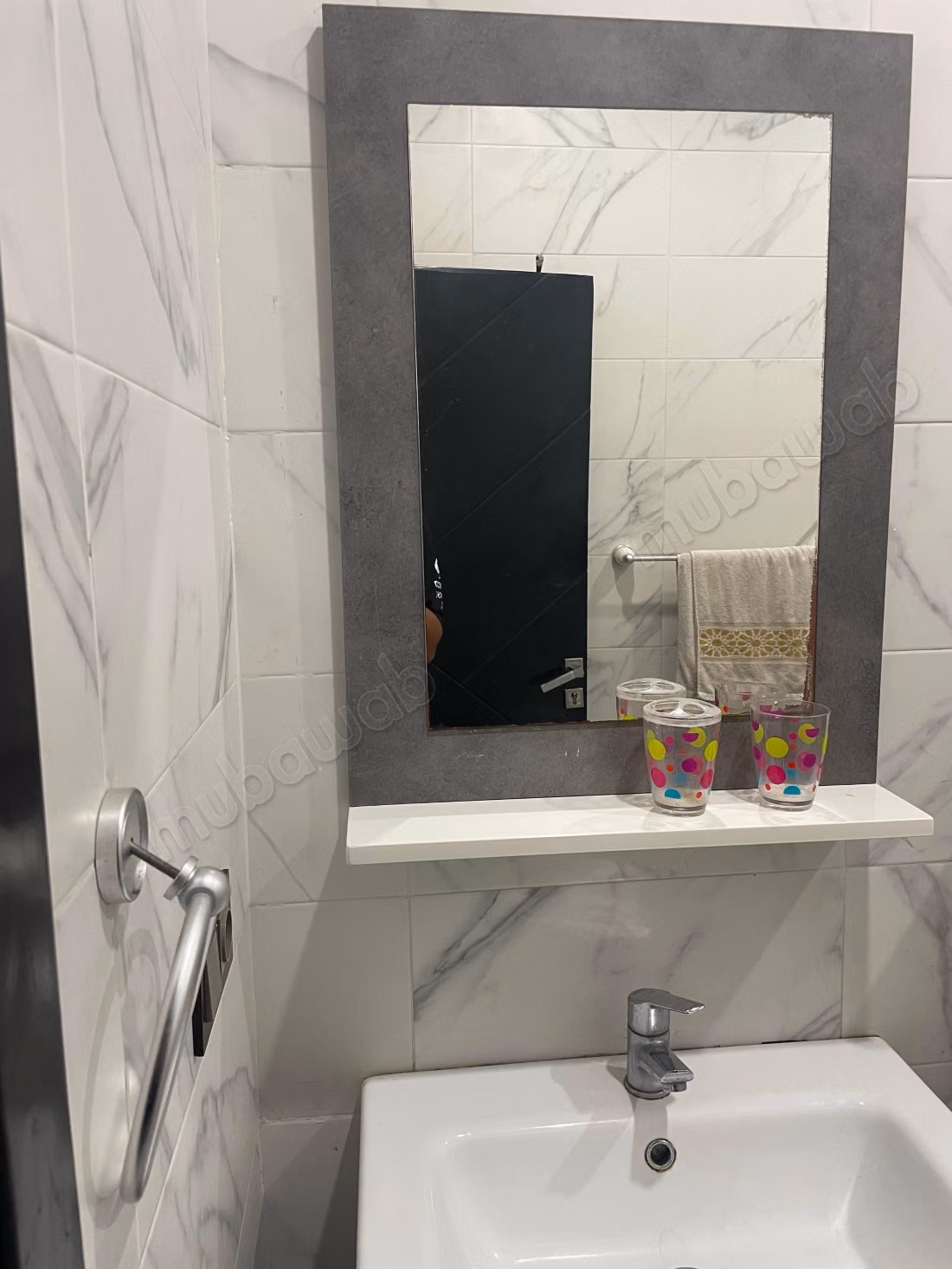 Appartement à louer à Bab Al Bahar. 3 chambres. Porte sécurisée, quartier sécurisé