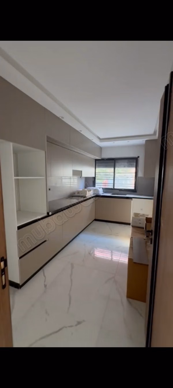 Appartement en vente à Bir Rami Est. 
3 chambres